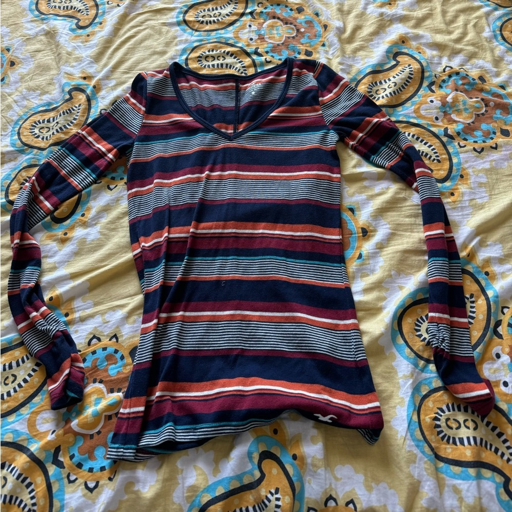 Hollister Women’s Long-Sleeve Fitted V-Neck Shirt (Must Have Collection) - S
